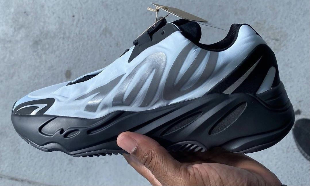 抢先预览 YEEZY BOOST 700 MNVN 「Blue Cyan」