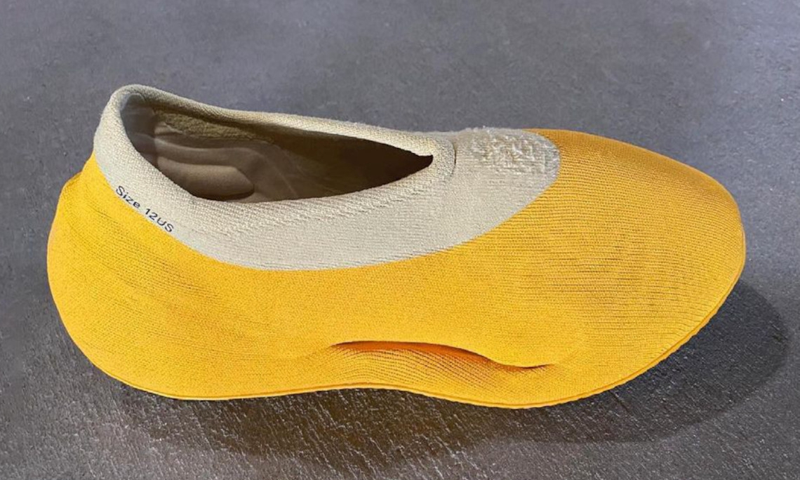 Yeezy 新鞋型 Knit Runner 首度公开