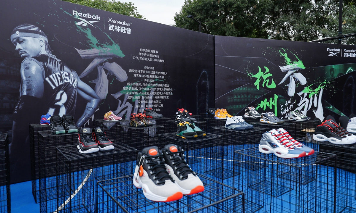 携手 REEBOK 举办篮球活动，潮流店铺 Xsneaker 特别发售艾弗森梦之队配色 Question Mid 鞋款