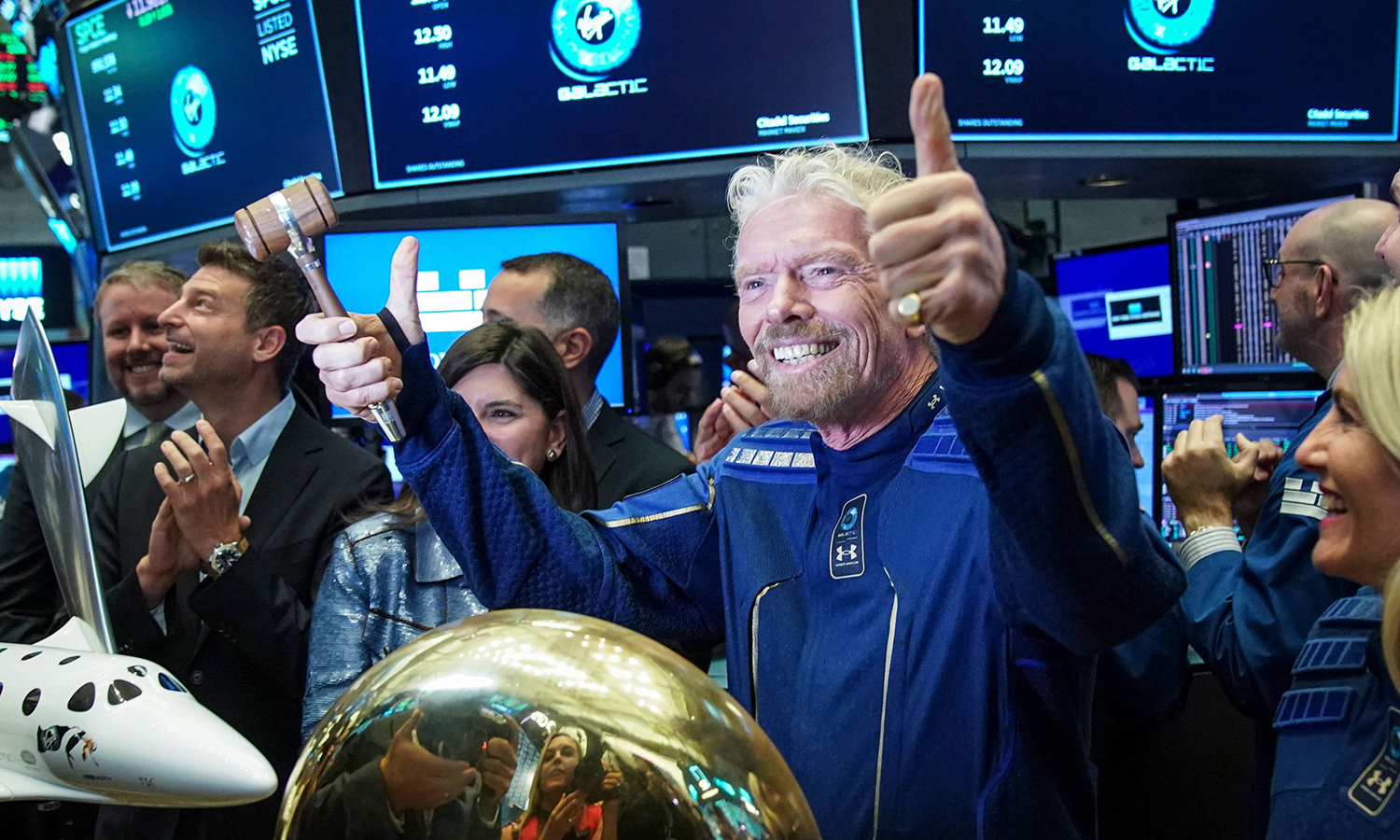 Richard Branson 完成太空旅行，成私人航天第一人