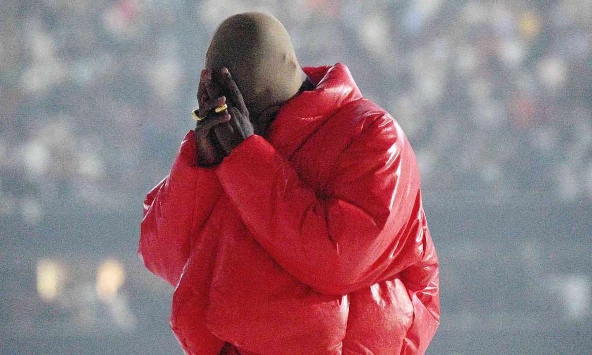 指日可待？Kanye West 住在「场馆」专心完成《DONDA》