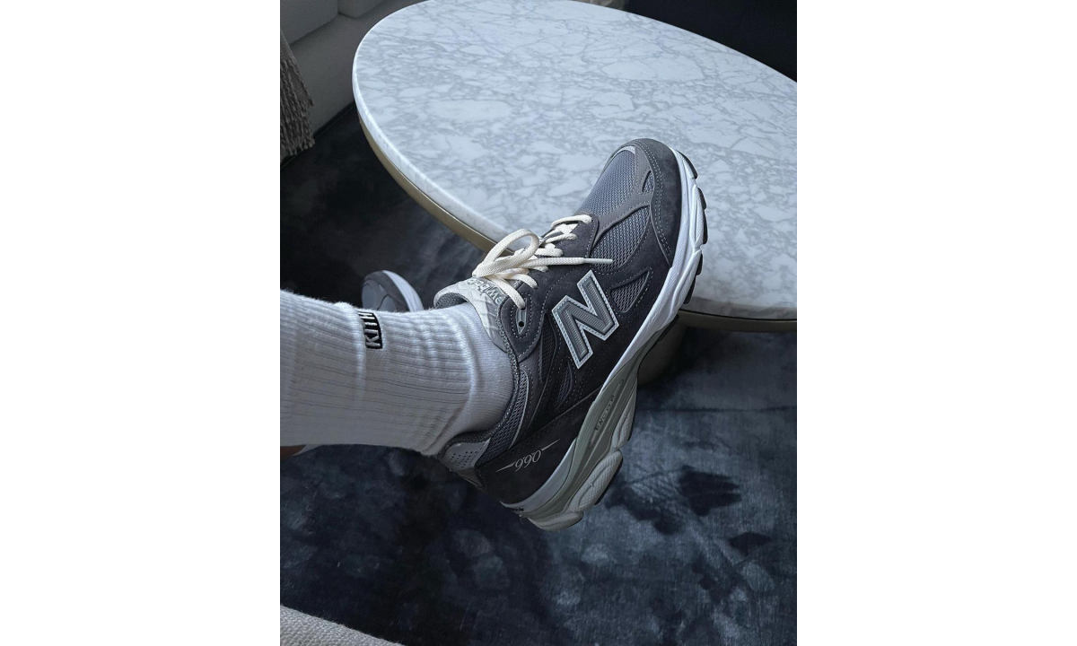 抢先预览 KITH 限定配色 New Balance 990V3「Tornado」