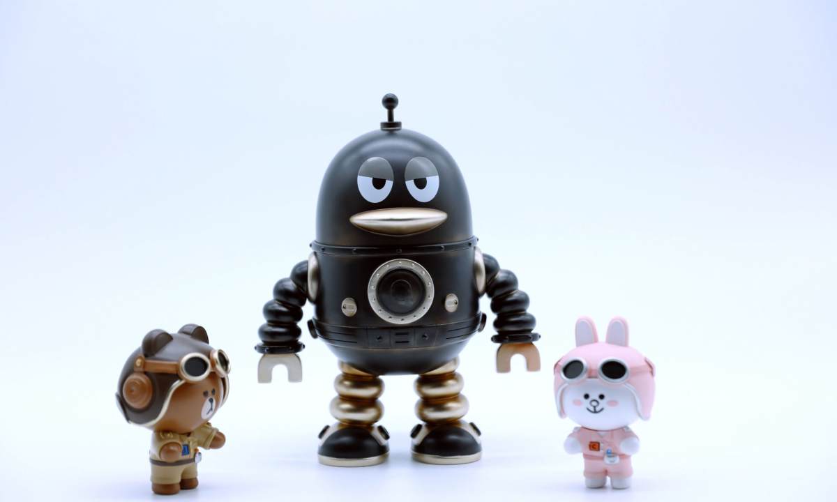 LINE FRIENDS 携手腾讯 QQ 推出限量联名玩偶