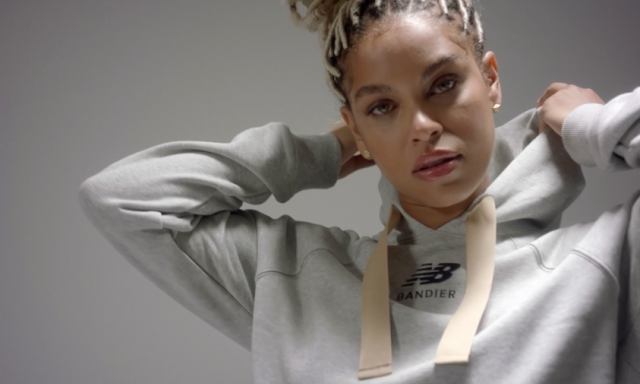 New Balance 与 Bandier 合作发布「Move Her World」服饰系列