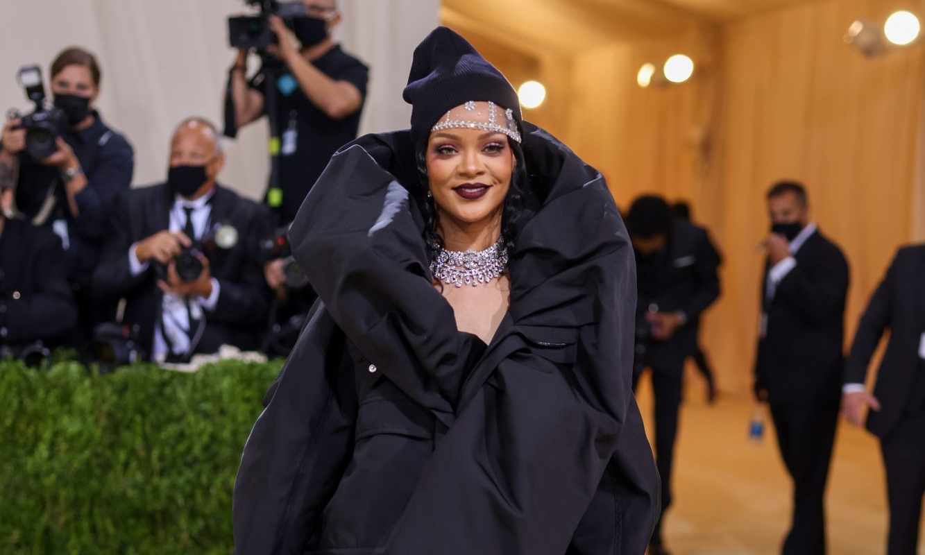Rihanna 在近日采访中称，她的新专辑一定是出乎众人「意料之外」的