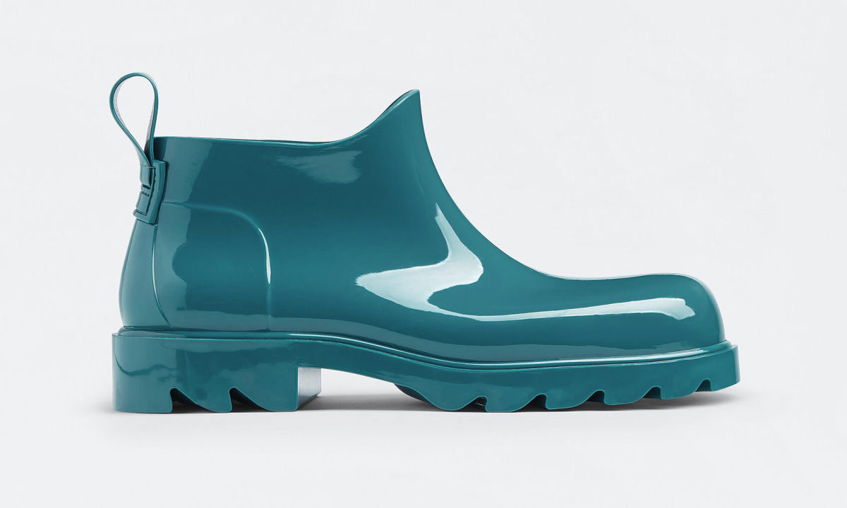 PUDDLE 再见？BOTTEGA VENETA 全新 STRIDE 橡胶靴开启预订