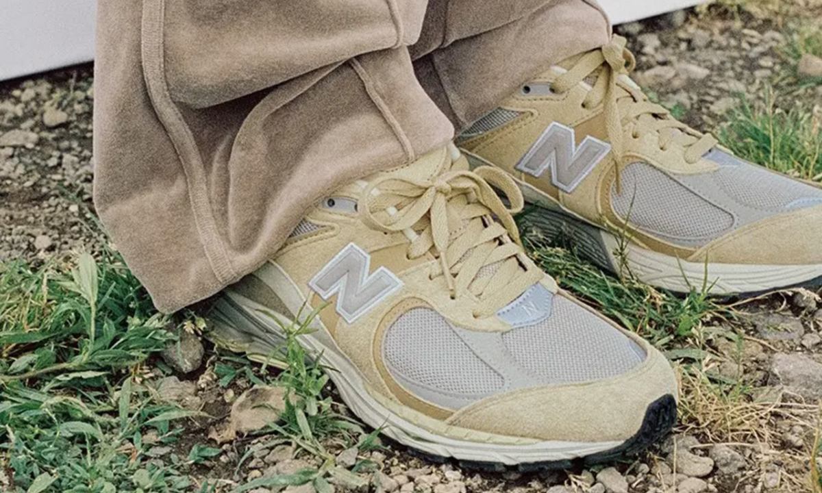 AURALEE x New Balance 2002R 联名鞋款系列亮相