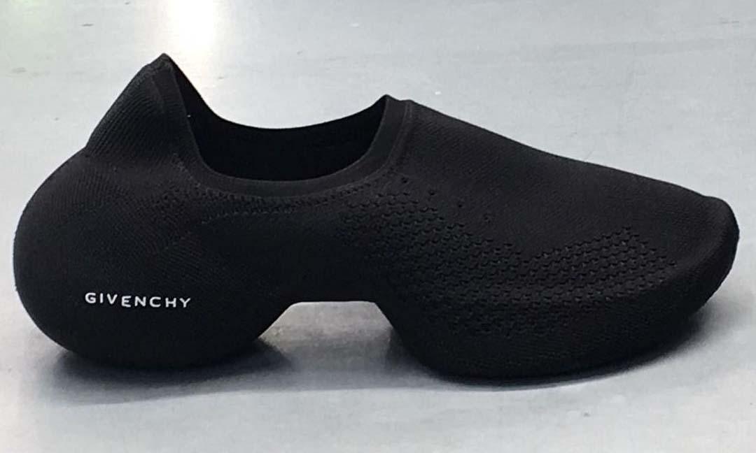 和 Kanye 商量好了？Matthew Williams 为 GIVENCHY 打造 Knit Runner