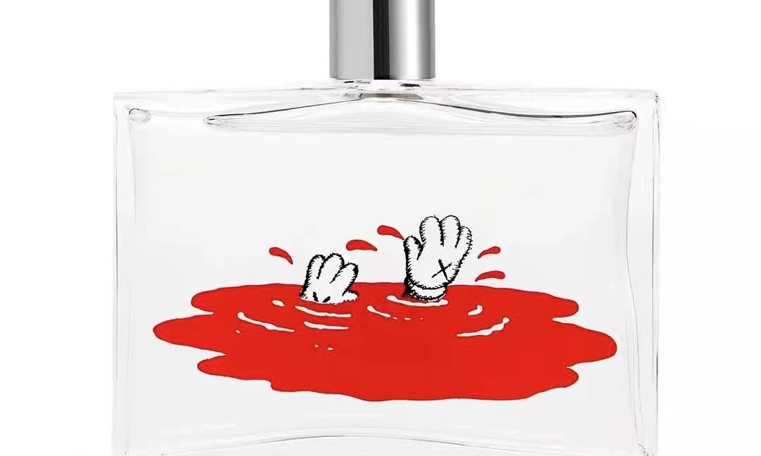 KAWS 携手 COMME des GARÇONS 推出全新「MIRROR」香水系列