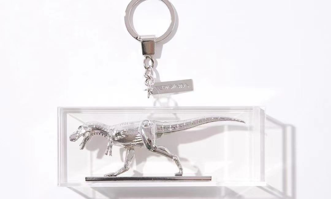 空山基携手 2G Tokyo 打造全新配饰单品