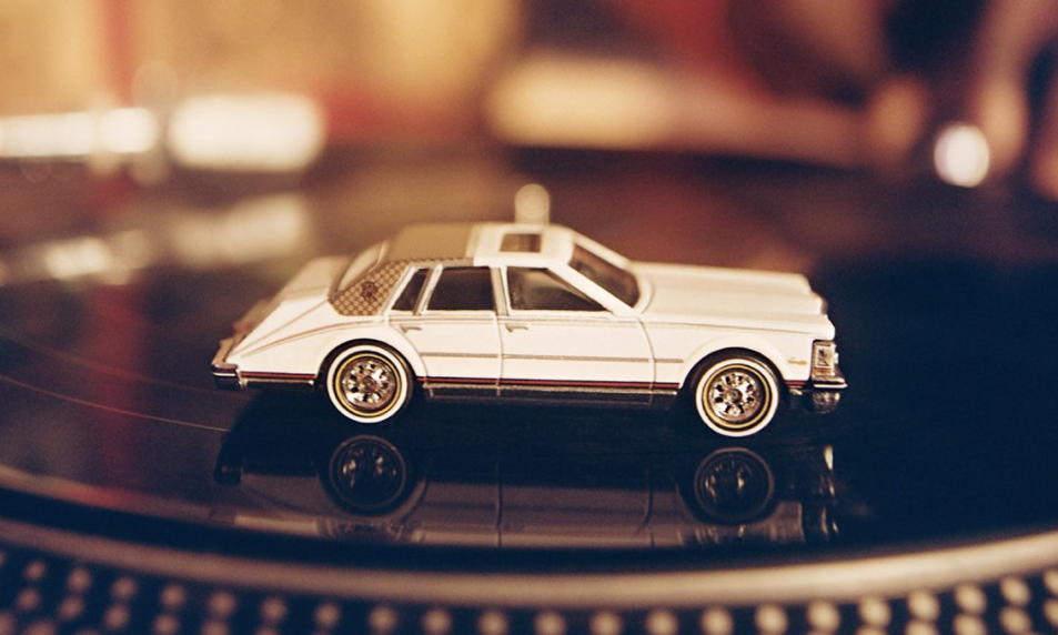 GUCCI 合作 Mattel Creations 打造首款迷你车模