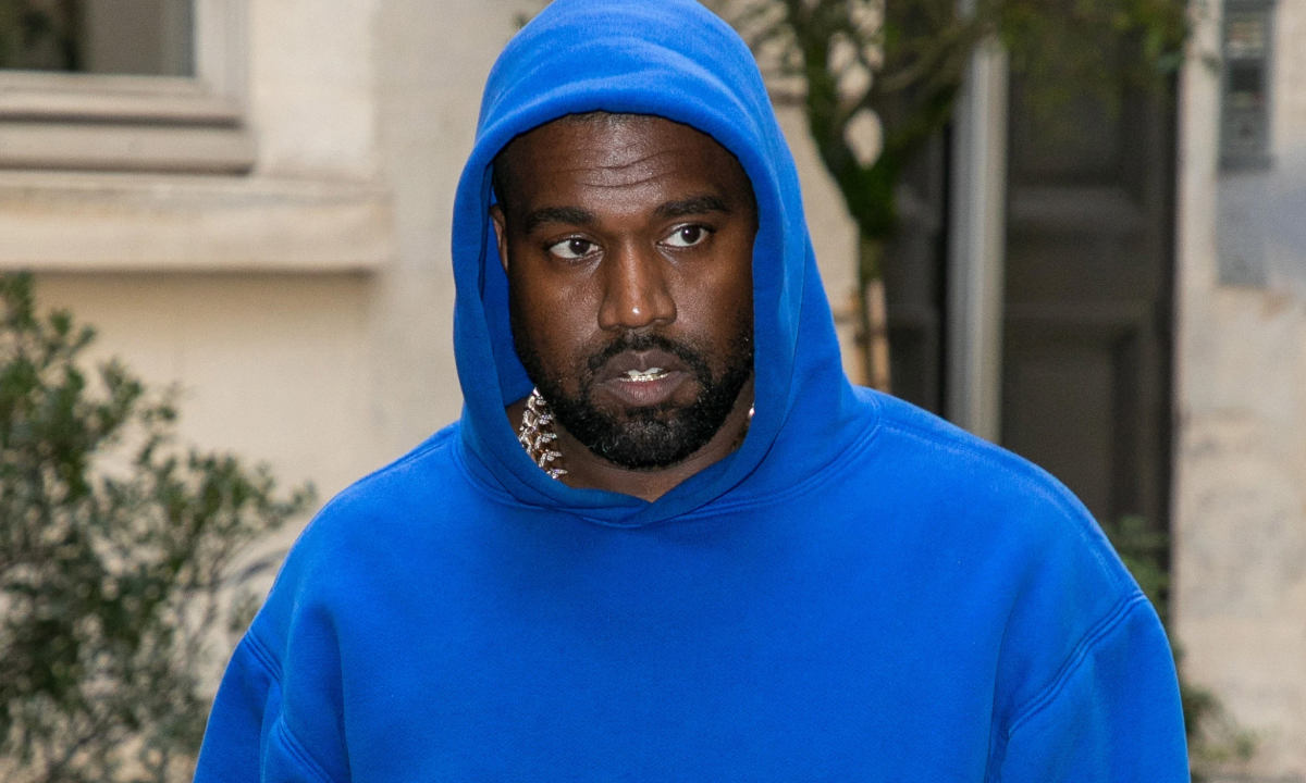 最先收到 YEEZY GAP 帽衫的人，都是如何驾驭的？
