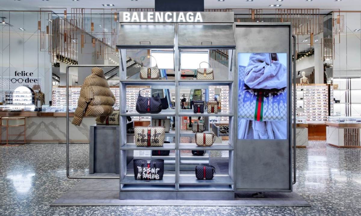 BALENCIAGA 联手 Saks Fifth Avenue，为「The Hacker Project」项目开设快闪店