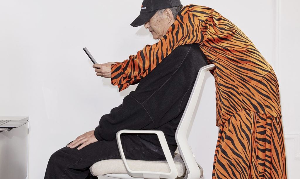 BALENCIAGA 发布 2022 虎年限定系列