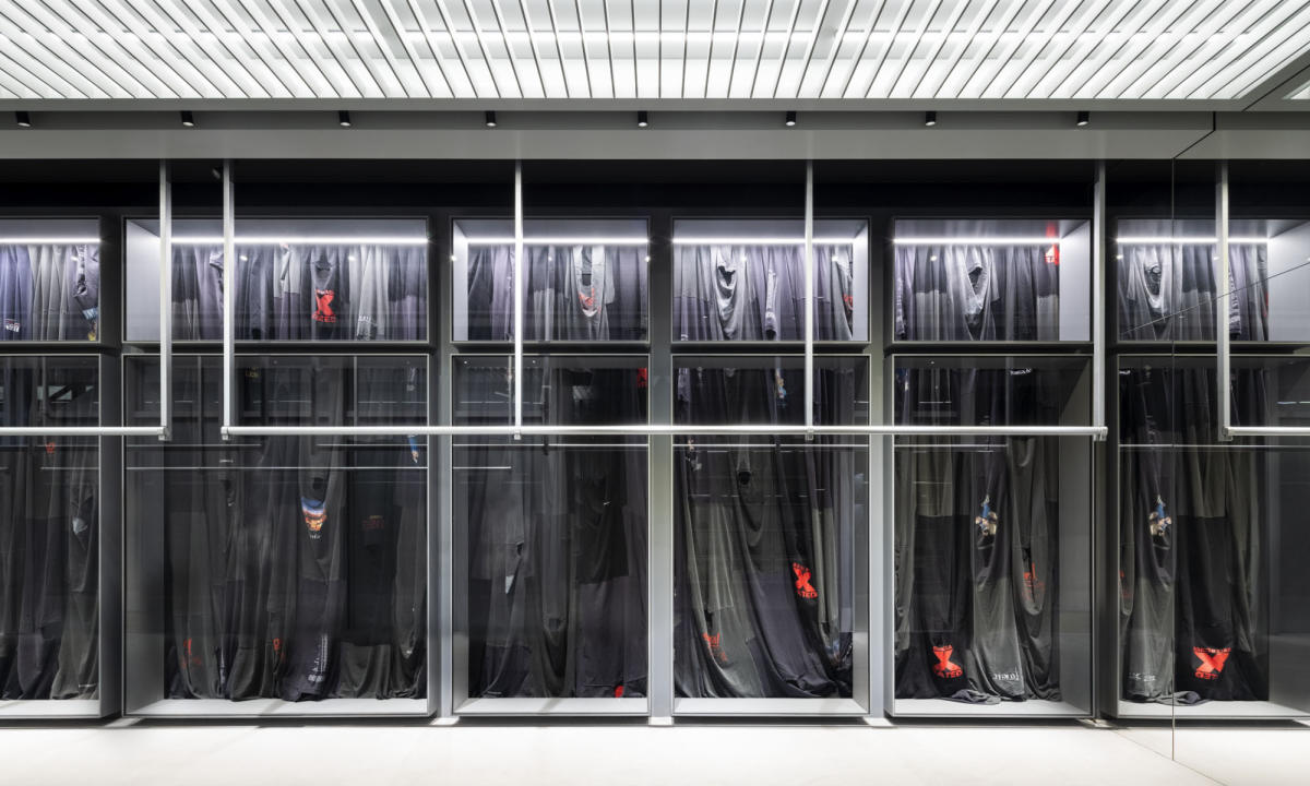 Pia Camil 的作品于 BALENCIAGA 上海 iapm 与青山店展出