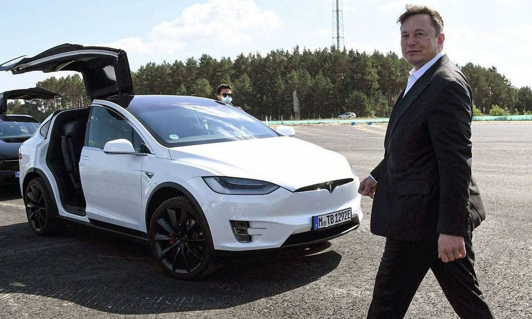 Tesla 创纪录，第四季度营收 28.8 亿美元