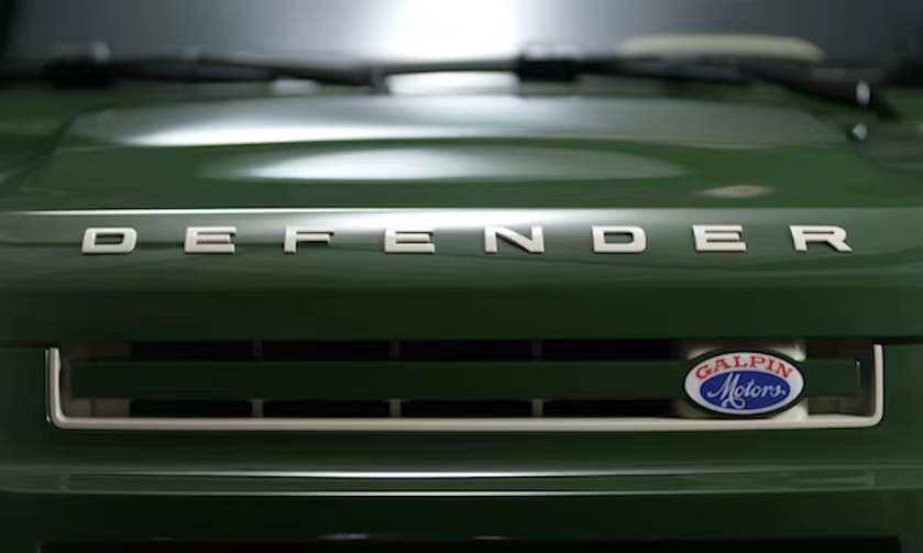 UNDEFEATED 携手 Galpin Auto Sports 打造定制版 LAND ROVER DEFENDER 车款