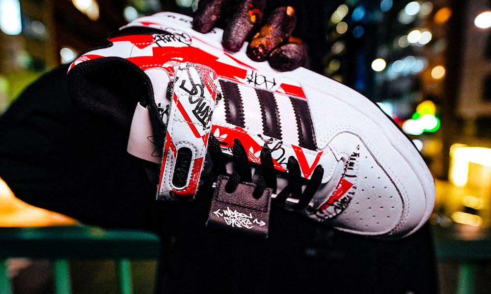 adidas Originals 携手 atmos 推出 GRAFFITI FORUM 鞋款