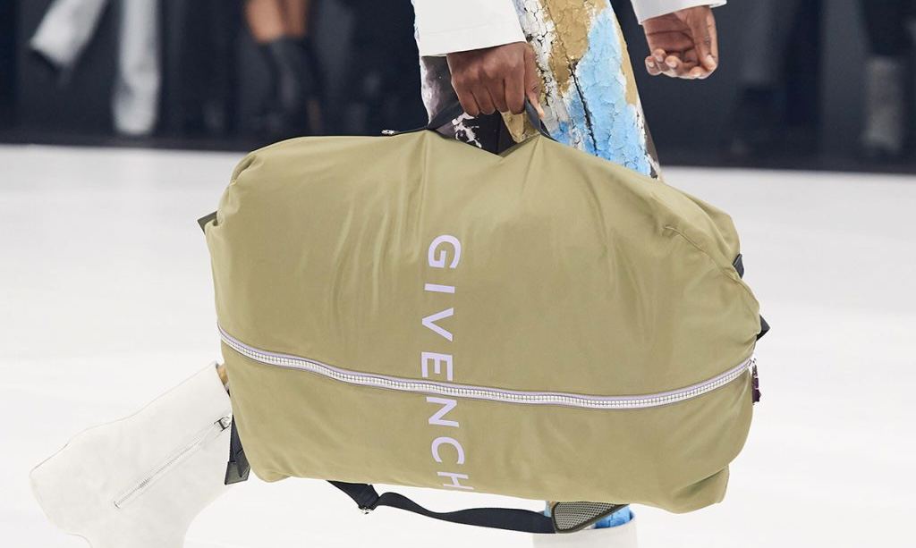 GIVENCHY 推出全新个性包款「G ZIP」