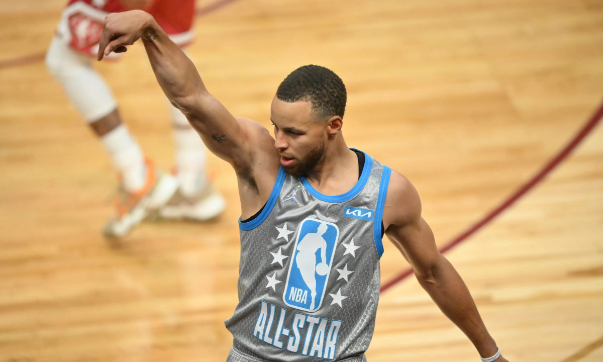 库里破纪录，NBA 全明星赛勒布朗队战胜杜兰特队