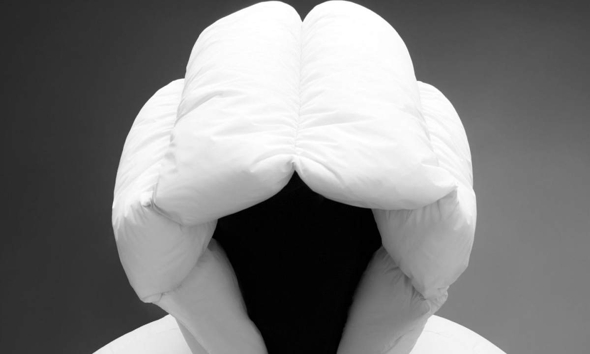 Moncler 携手设计师 DingYun Zhang 推出合作系列