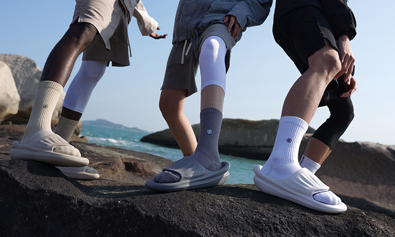 UZIS 正式发布「THE STEP」运动拖鞋系列