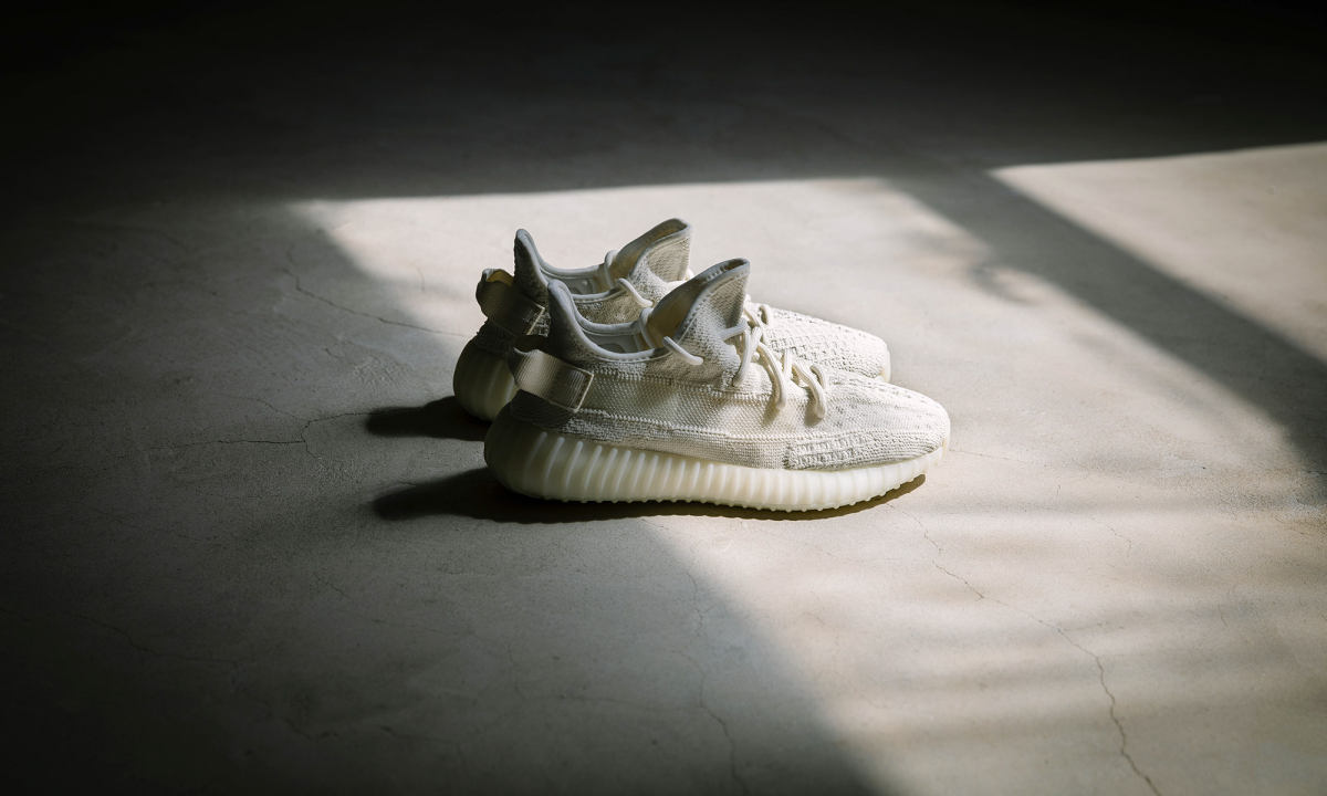 推出 7 年后，现在你还会穿 350 V2 吗？
