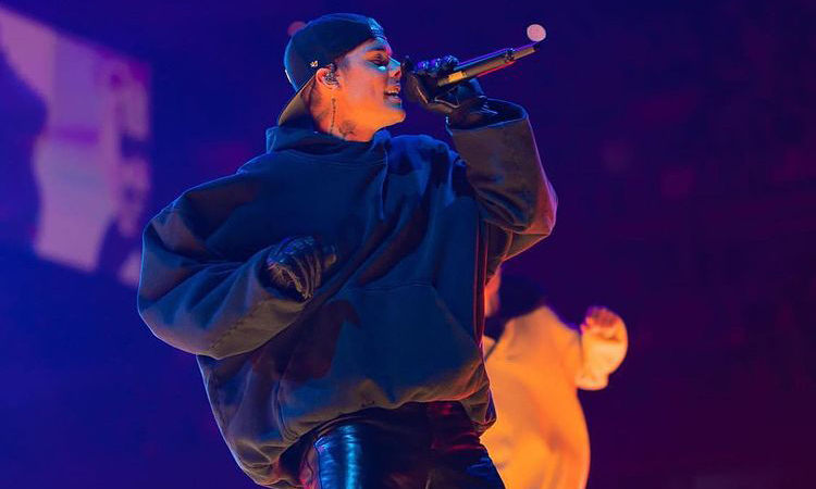 Justin Bieber 上身 Yeezy Gap Engineered by Balenciaga 卫衣