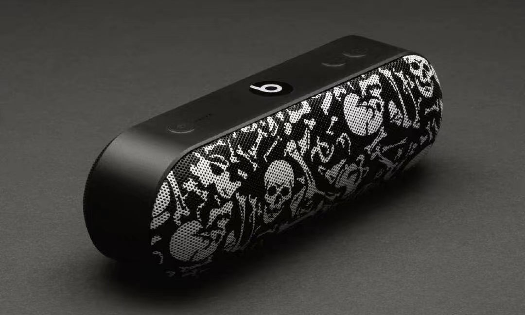 抢先预览 Stüssy x Beats Pill+ 联名扬声器