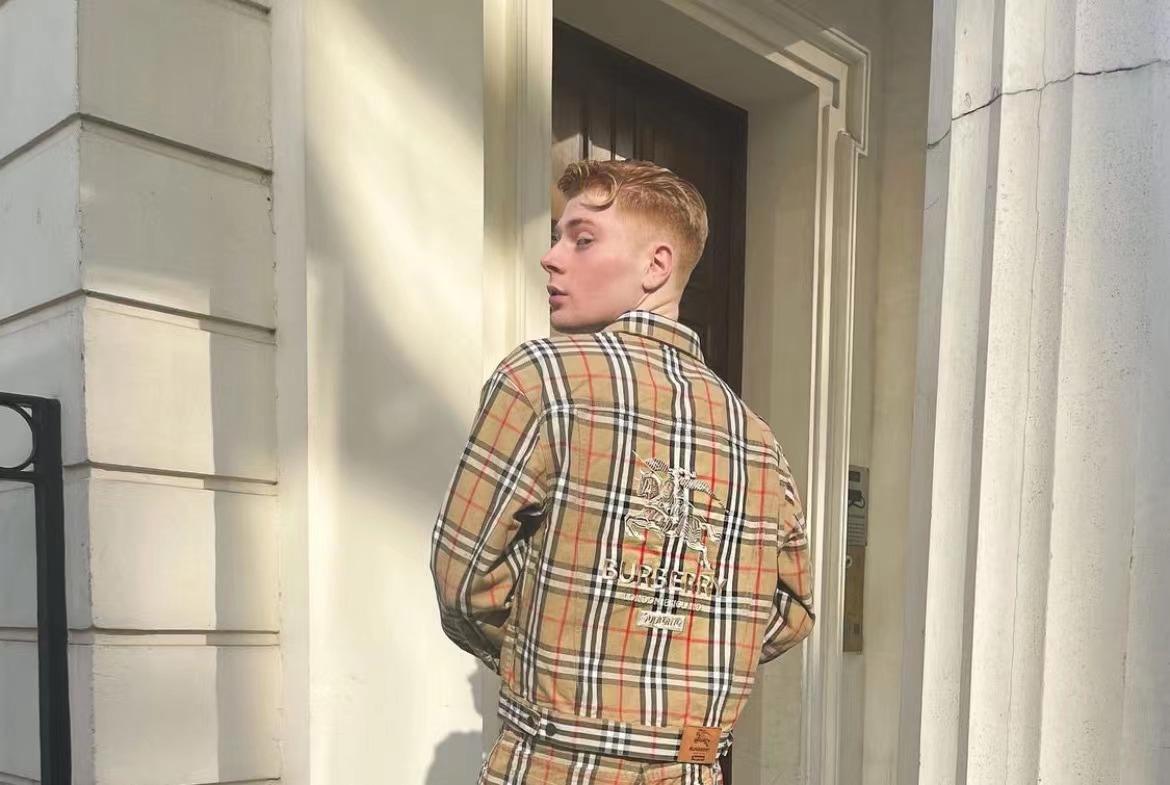 Supreme x BURBERRY 的上身效果酷吗？