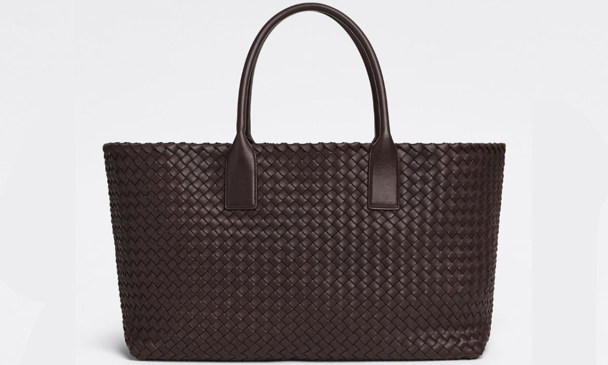 BOTTEGA VENETA 标志性包款「CABAT」回归