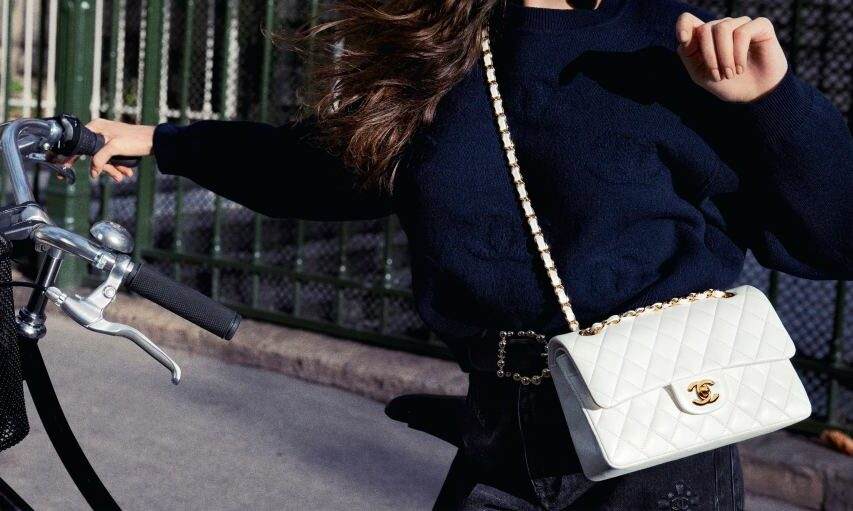 CHANEL 再次对经典手袋提价