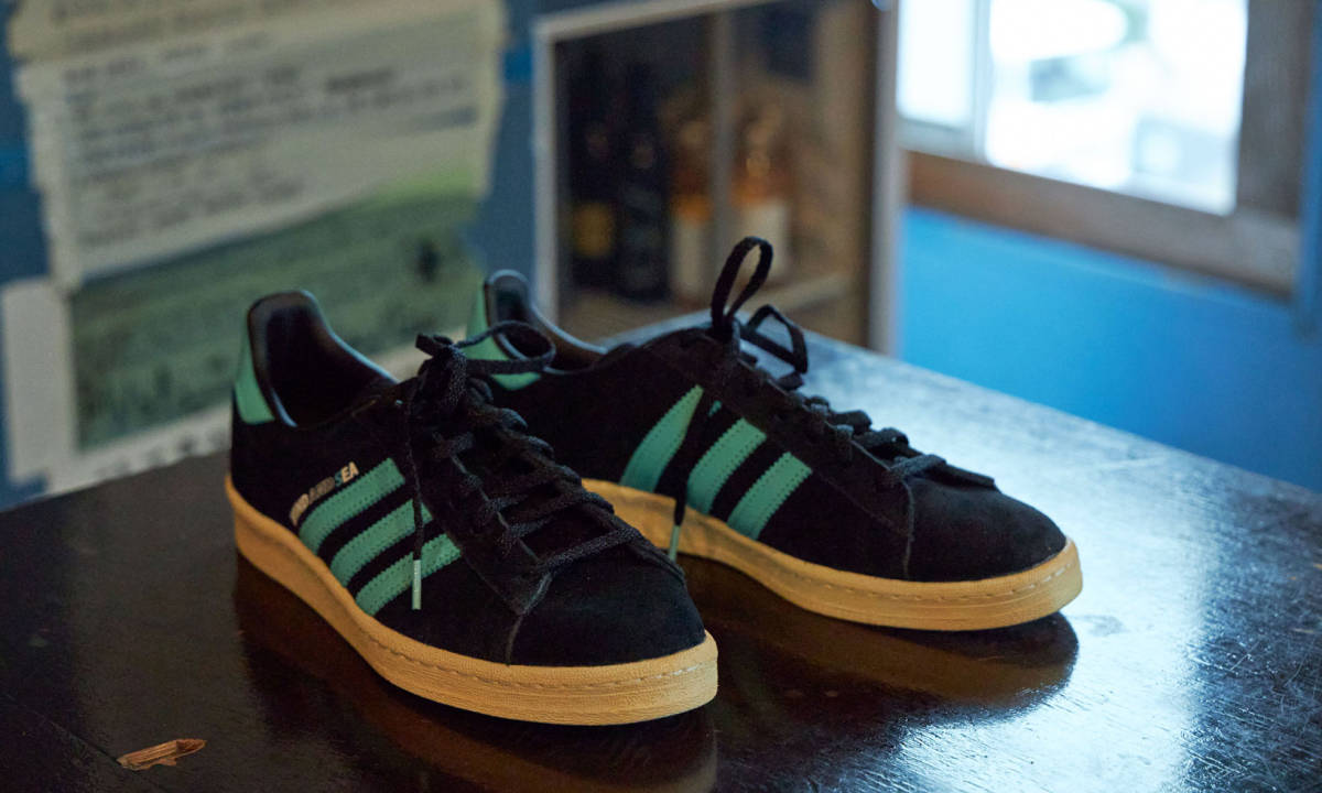 adidas Originals 携手 atmos 及 WIND AND SEA 推出三方合作鞋款