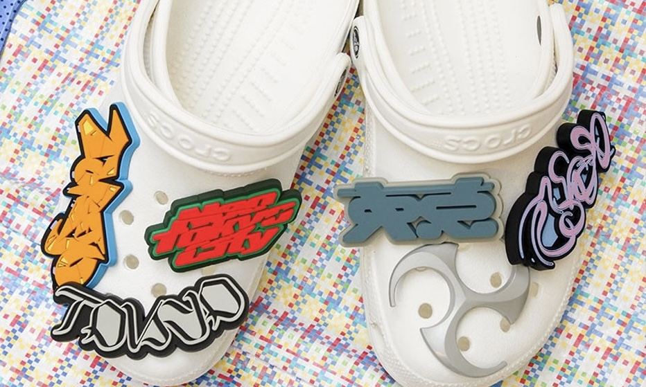 GUCCIMAZE 携手 Crocs 推出「jibbitz」夹式鞋饰品