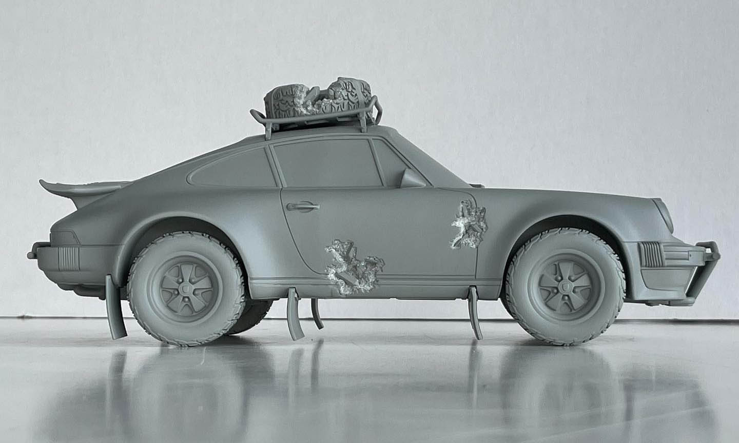 Daniel Arsham 推出 86 Porsche Safari 侵蚀雕塑作品