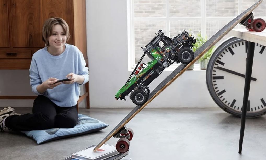 LEGO Technics 推出 42129 梅赛德斯-奔驰 Zetros 卡车盒组