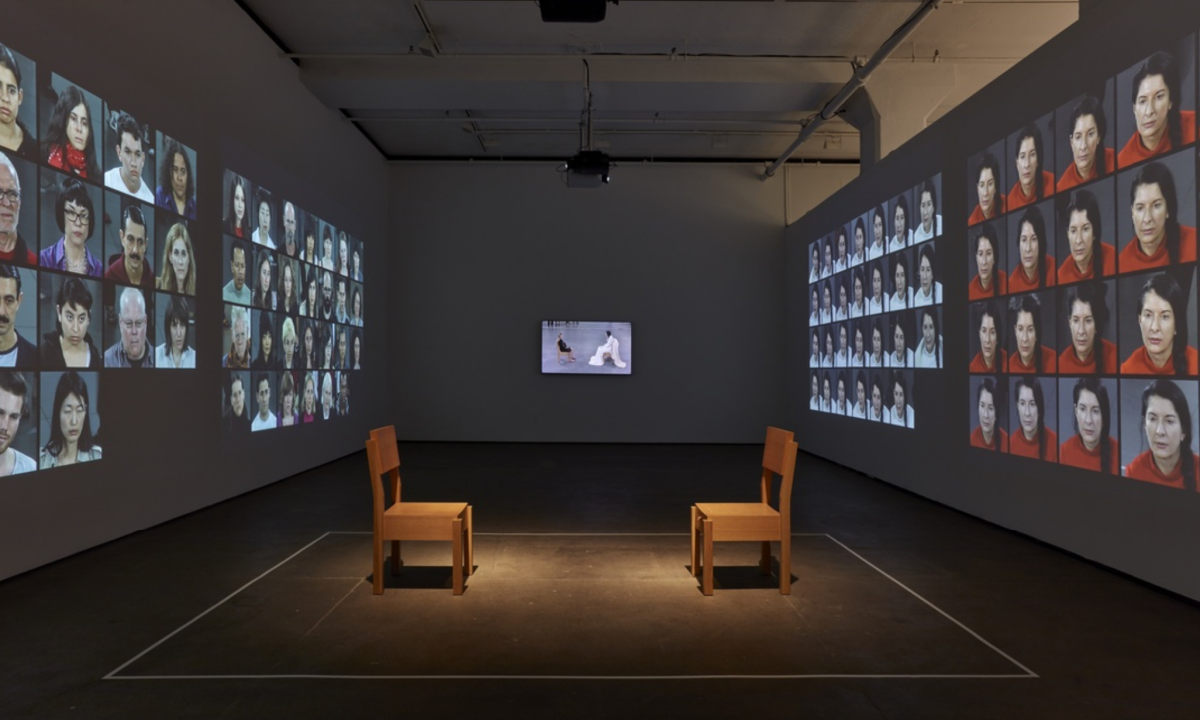 行为艺术家 Marina Abramović 拍卖「The Artist is Present」装置作品