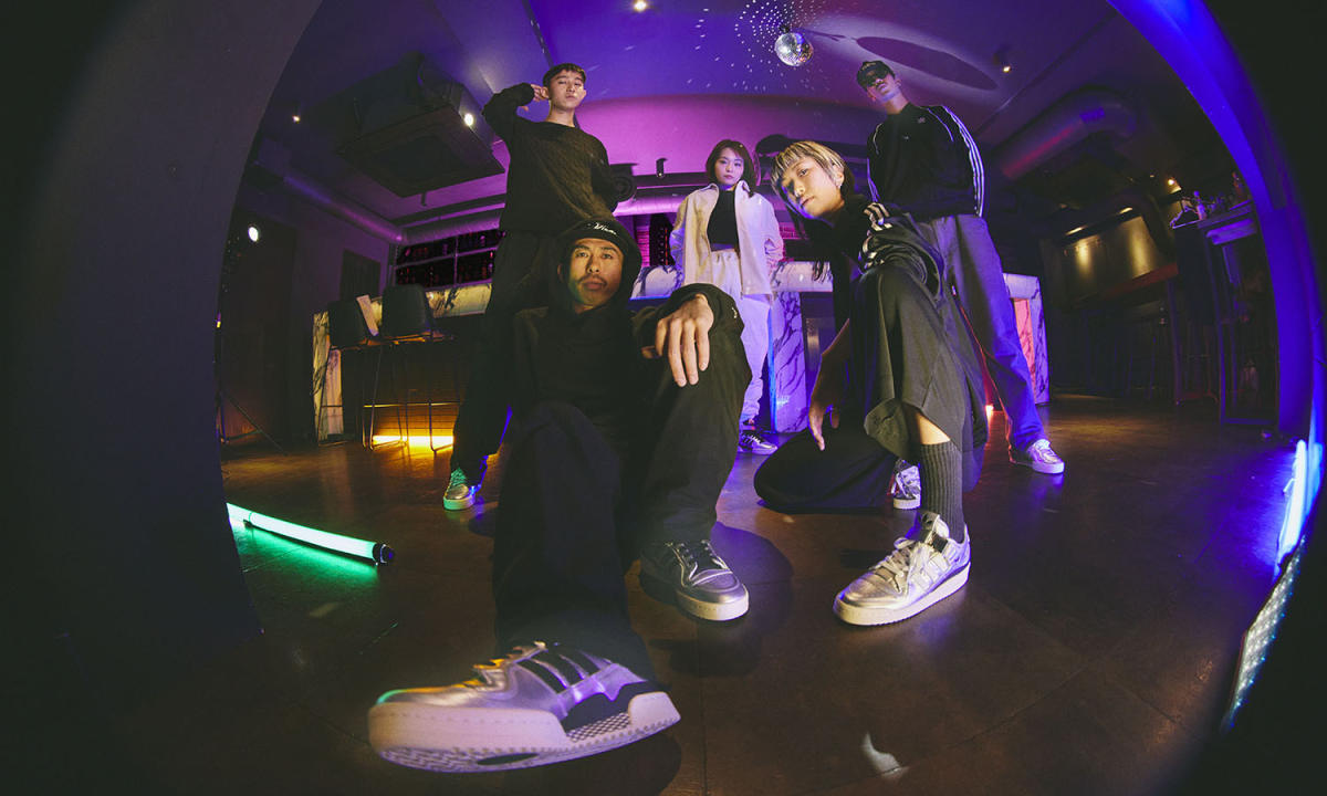 adidas Originals 携手 atmos 推出 FORUM 84「KOBAKO」系列鞋款
