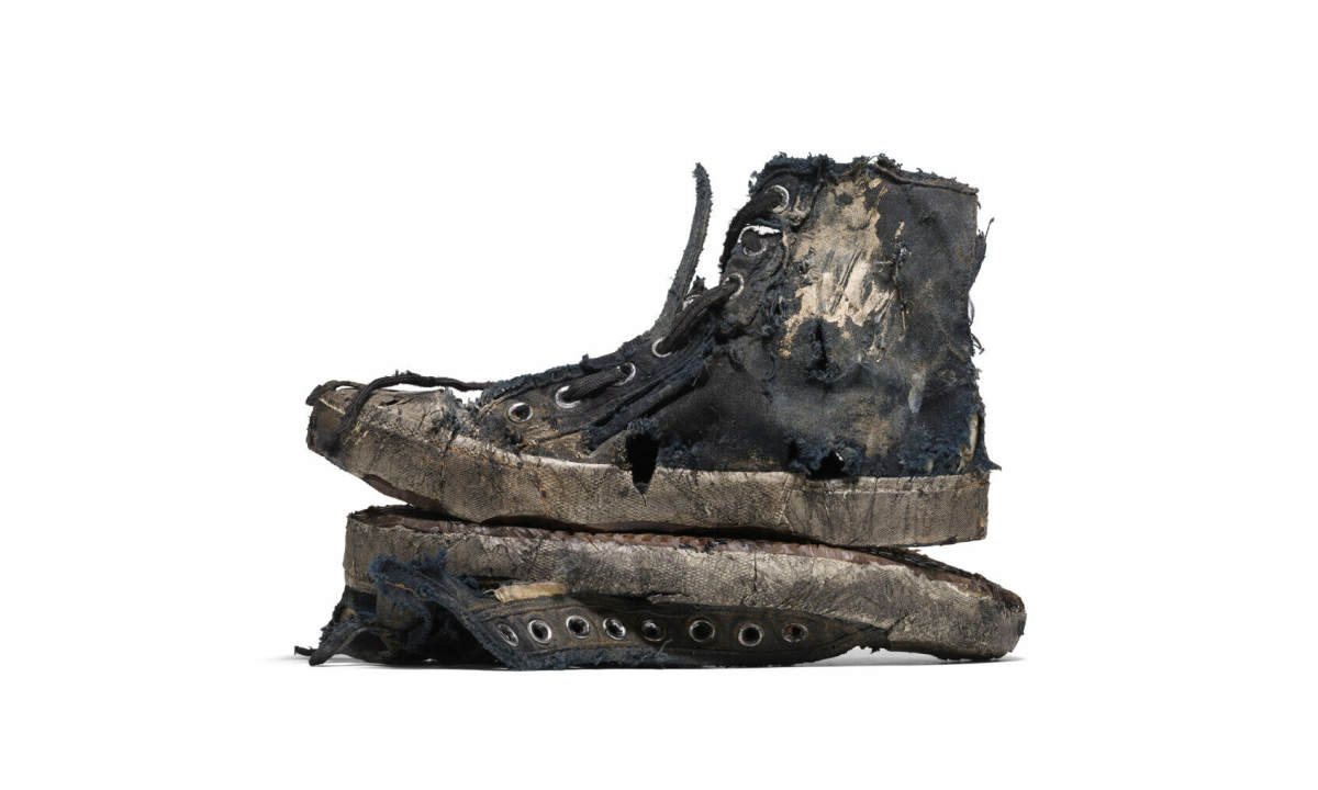 BALENCIAGA 全新 PARIS 系列运动鞋提供 AR 虚拟试穿功能