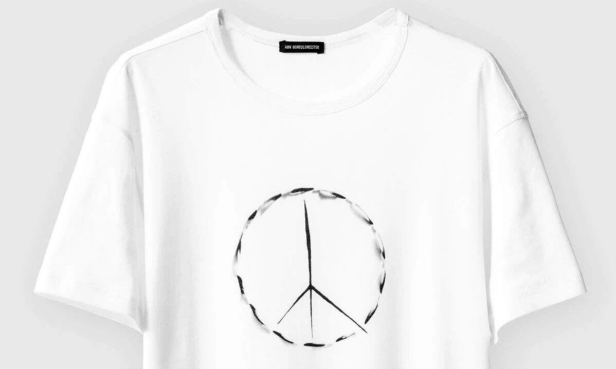 Ann Demeulemeester 联合救助儿童会推出限量 T 恤