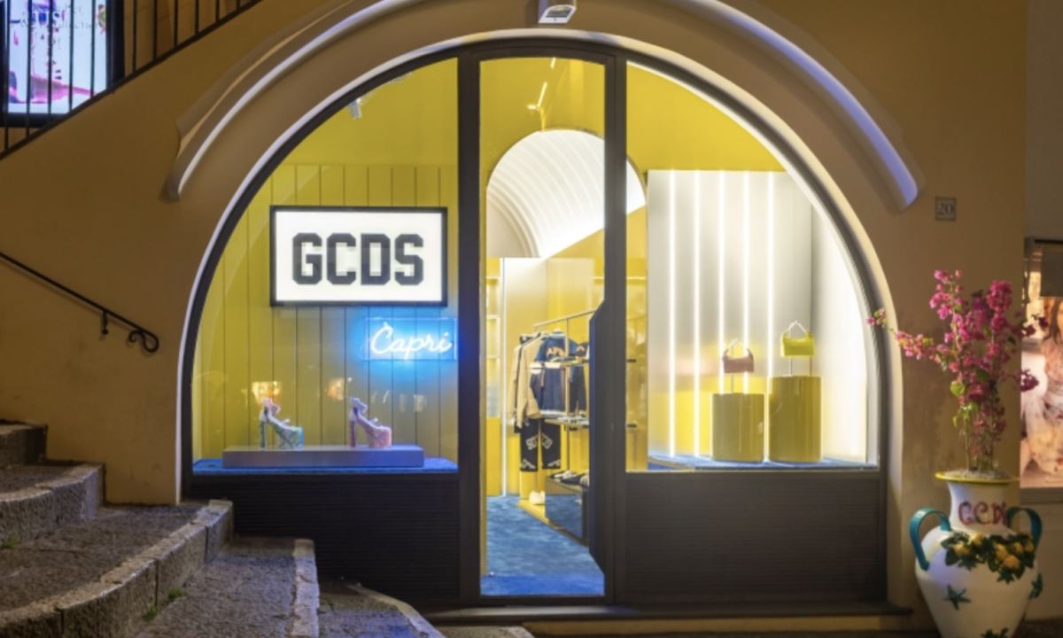 GCDS 以美人鱼为吉祥物在卡普里岛开设分店