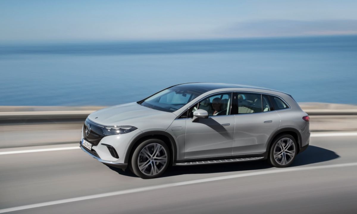 Mercedes-Benz 推出其全电动 EQS 轿车 SUV 版本