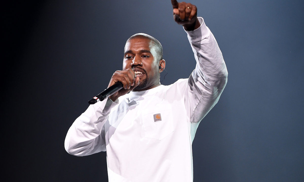 福布斯公布 10 亿美元财富排行榜，Ye & Rihanna 入选