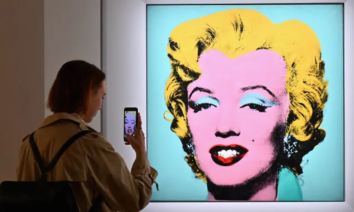 玛丽莲·梦露肖像画拍卖以 1.95 亿美元成交，创多项记录
