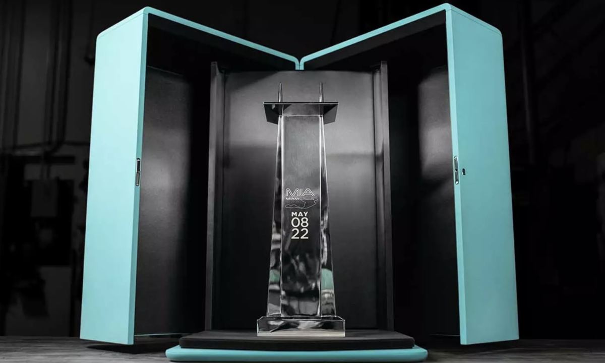 Tiffany & Co. 与 F1 赛事联手打造大奖赛奖杯