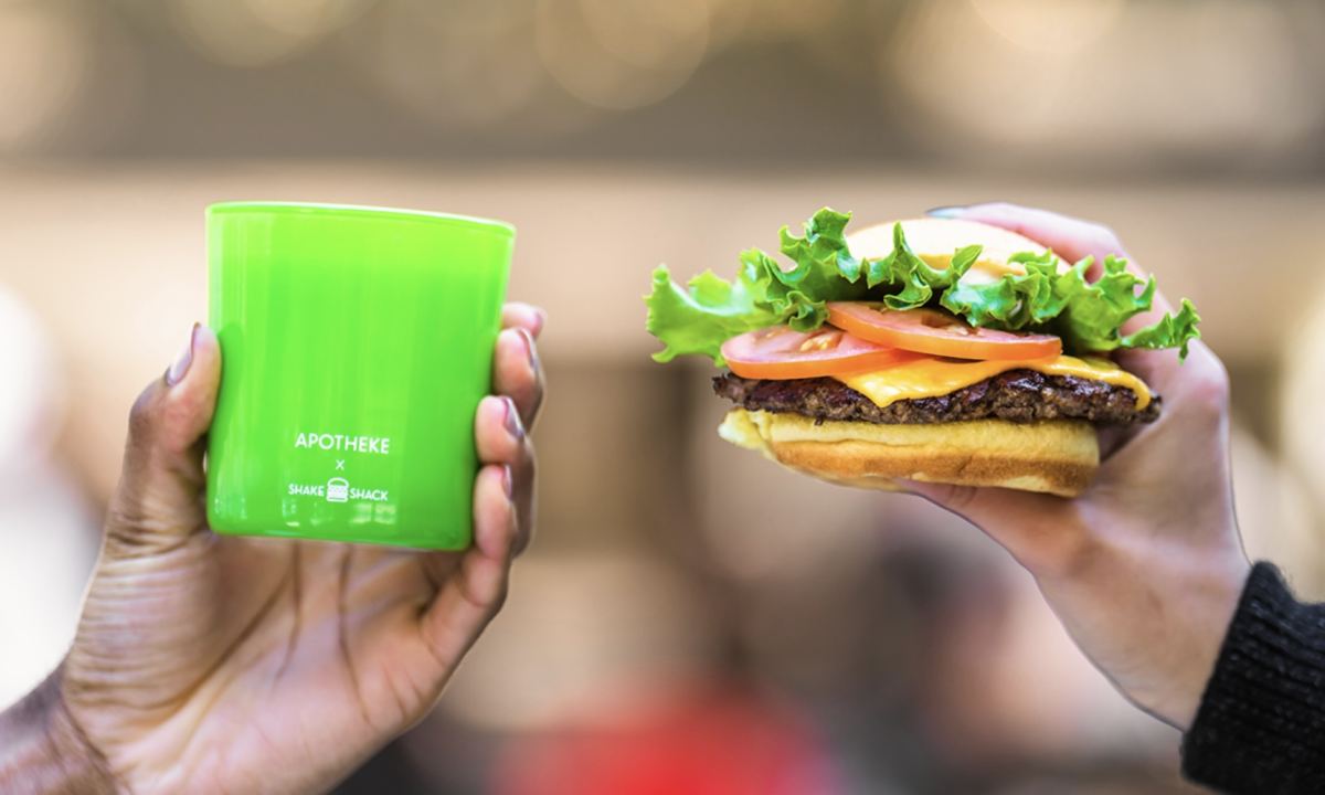 Shake Shack x Apotheke 推出「汉堡薯条」味香熏蜡烛