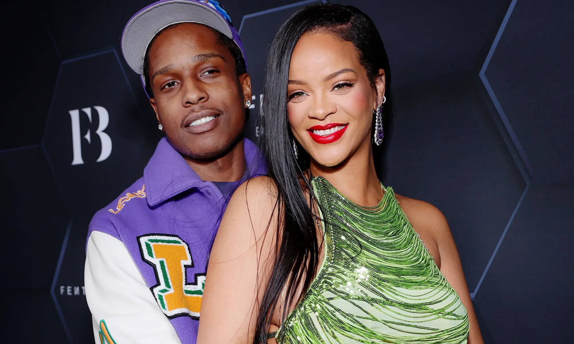 Rihanna 于 5 月 13 日诞下与 A$AP Rocky 的第一个宝宝