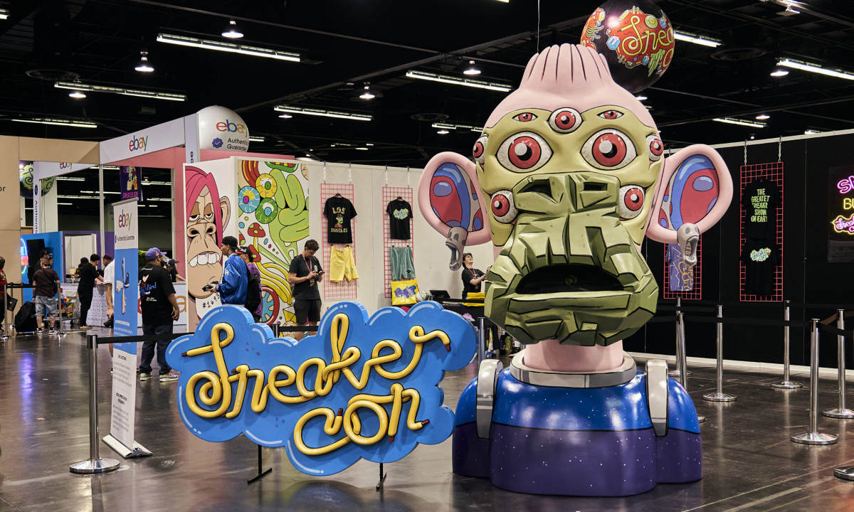 INXX 携手艺术家 ADDFUEL 登陆 2022 Sneaker Con