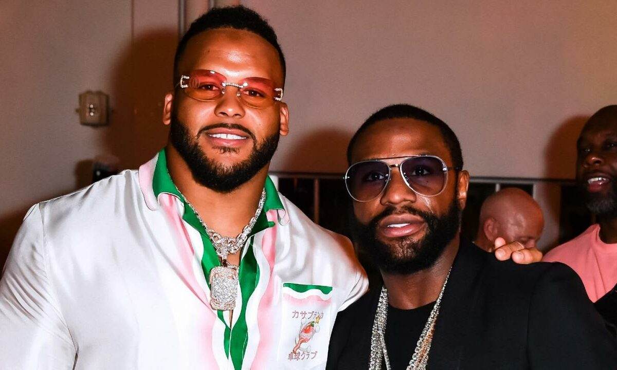 Ye 旗下运动品牌 Donda Sports 与 NFL 球星 Aaron Donald 签约