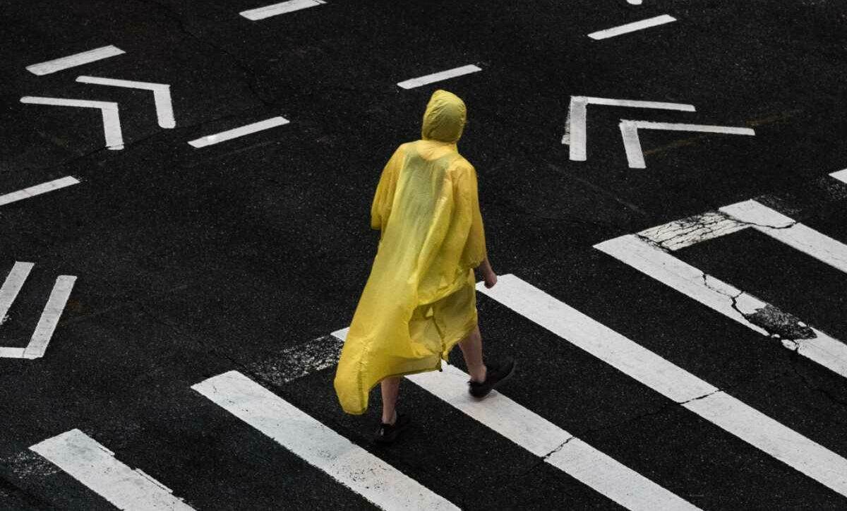 Helmut Lang 推出明信片胶囊系列
